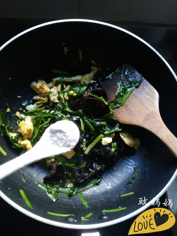韭菜木耳炒鸡蛋
