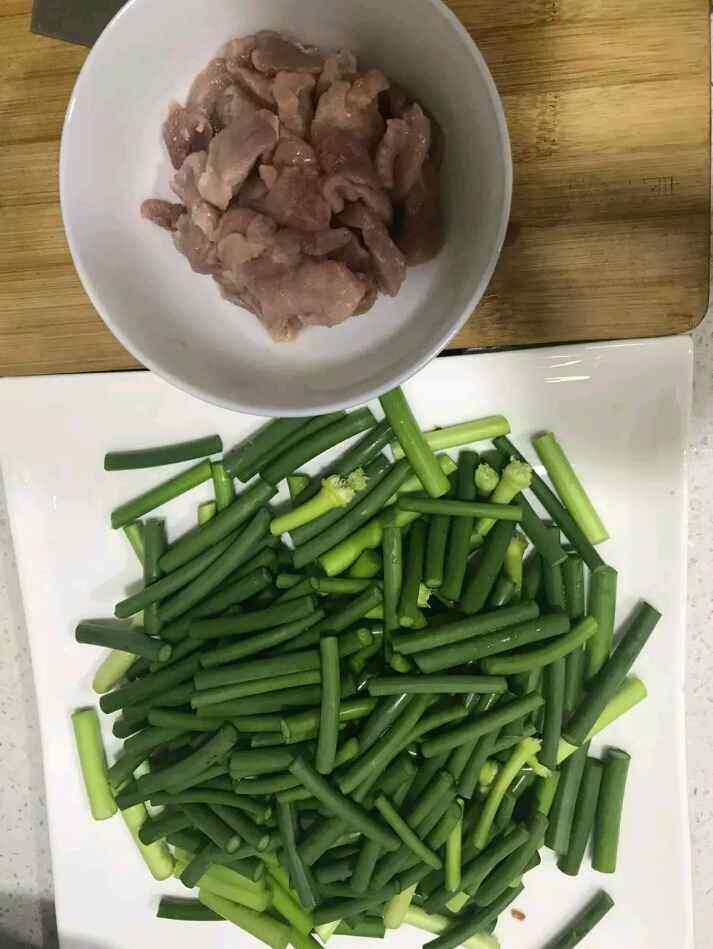 蒜苔炒猪肉