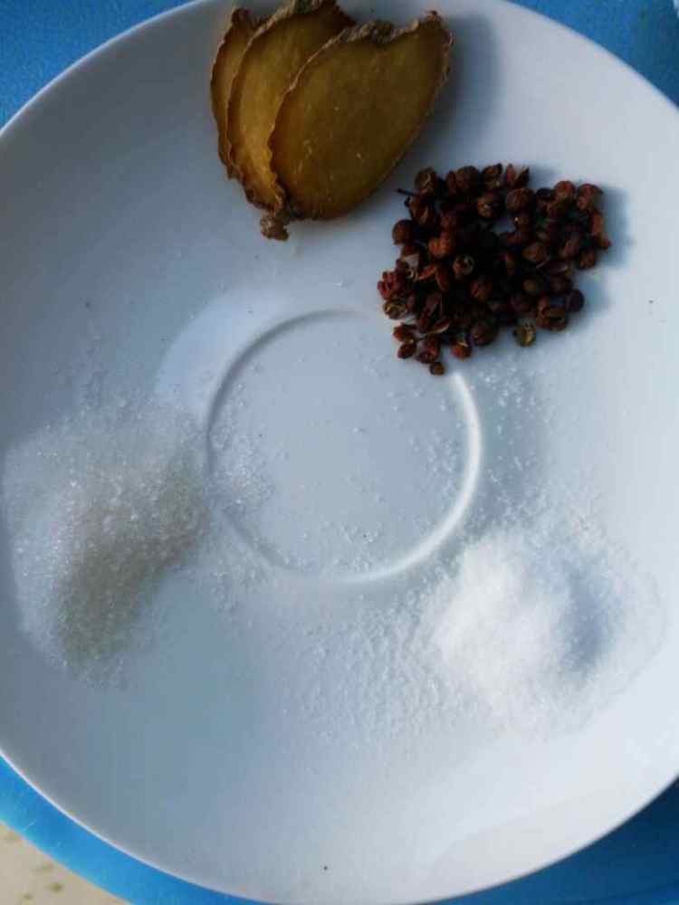 皮蛋拌豆腐