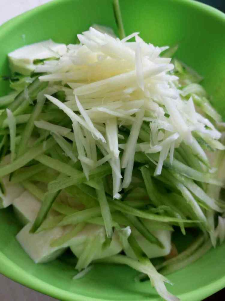 皮蛋拌豆腐