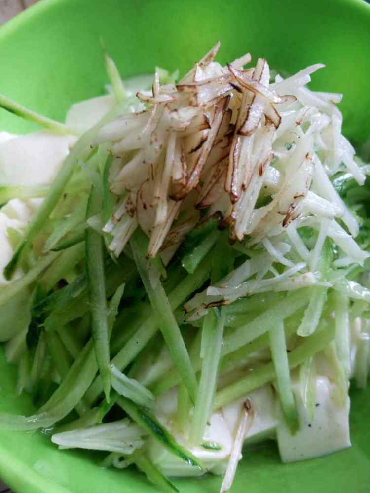 皮蛋拌豆腐