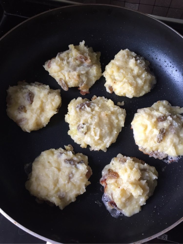 葡萄干土豆饼