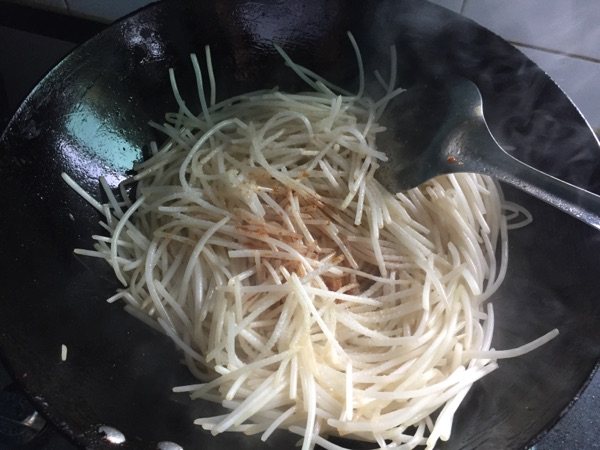 绿豆芽炒肉片