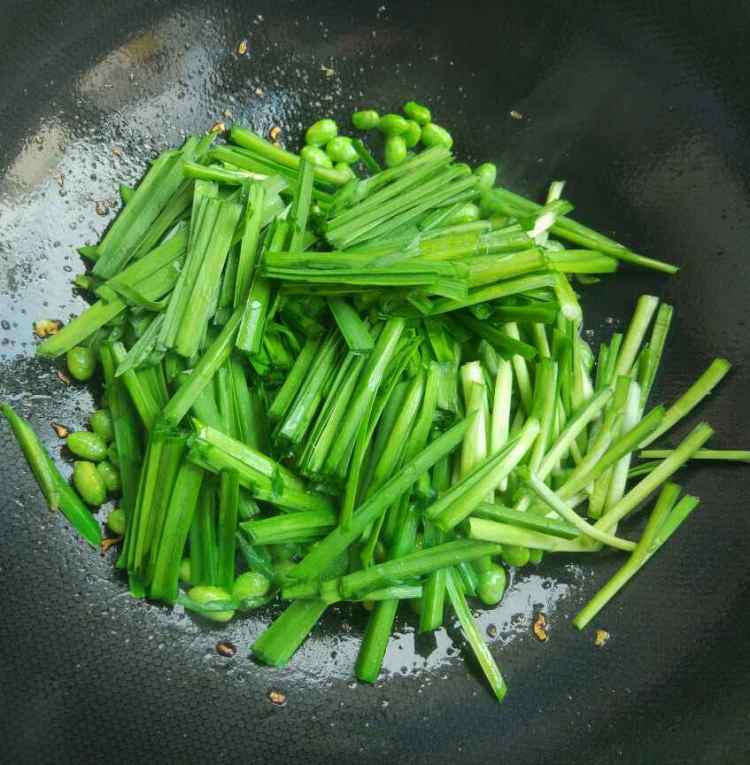 韭菜炒毛豆