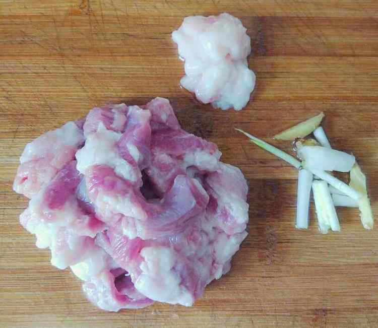 五花肉炒土豆片