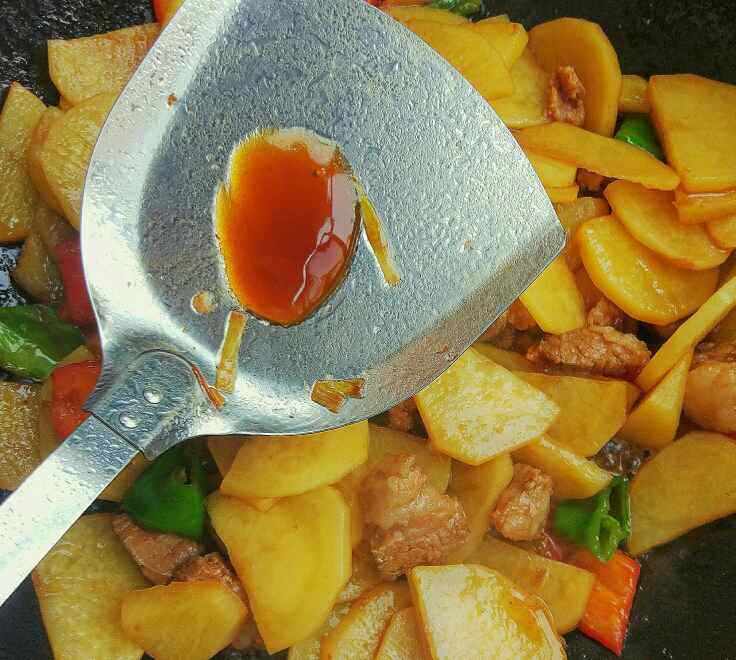 五花肉炒土豆片