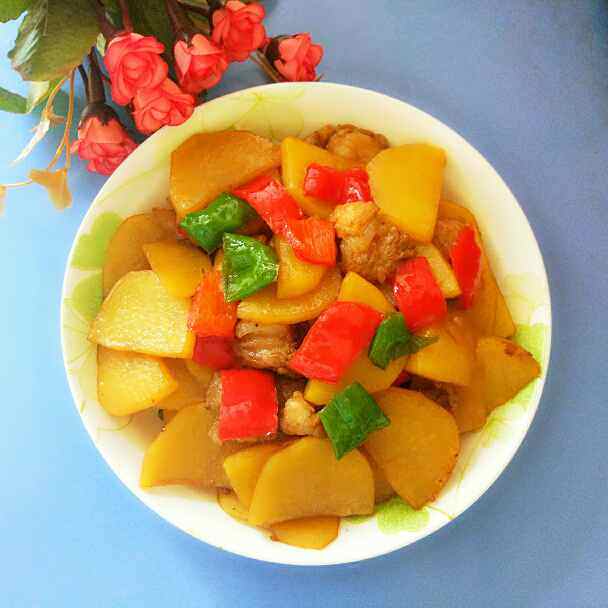 五花肉炒土豆片