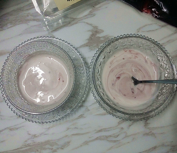 蓝莓果酱拉花酸奶