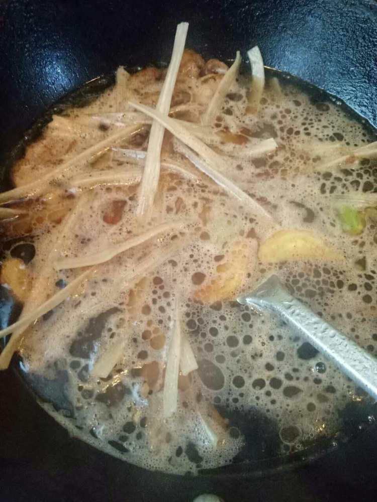 五花肉粉条炖豆角