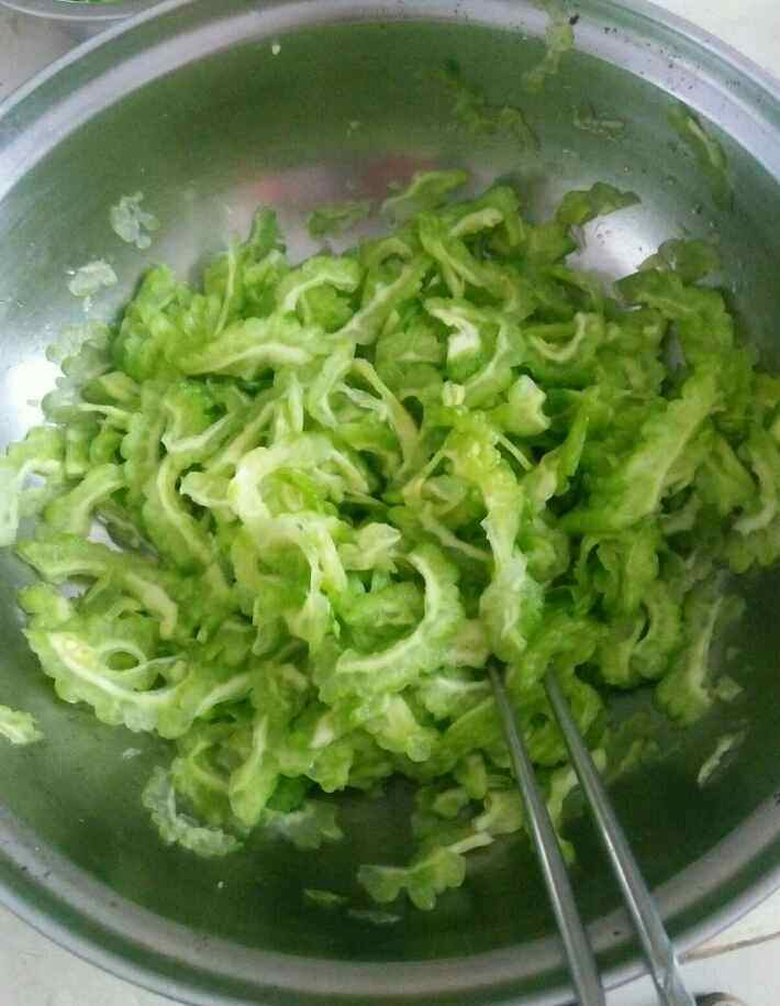 肉片辣椒炒苦瓜