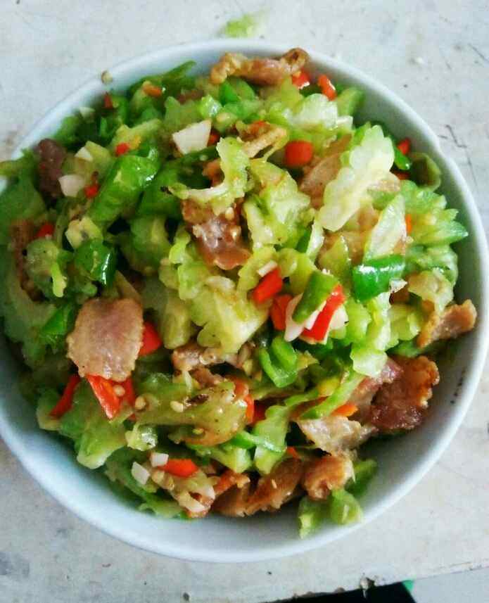 肉片辣椒炒苦瓜