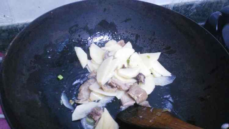 土豆片炒牛肚