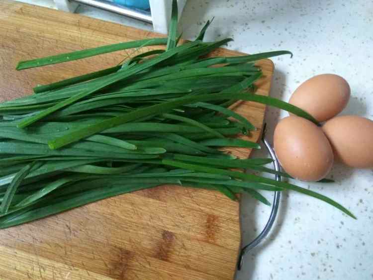 韭菜鸡蛋发面饼