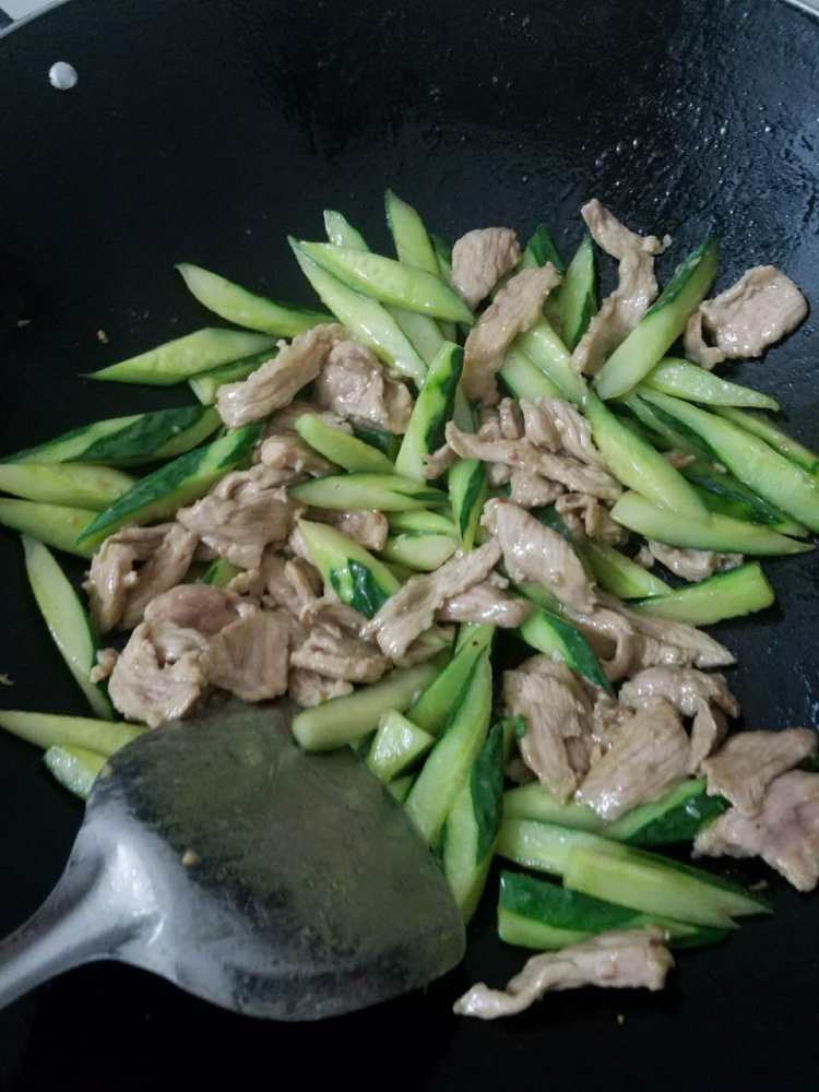 青瓜炒肉片