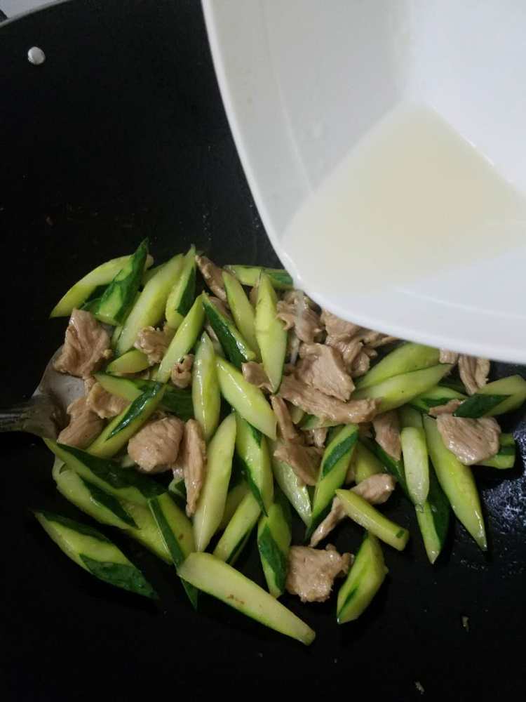 青瓜炒肉片