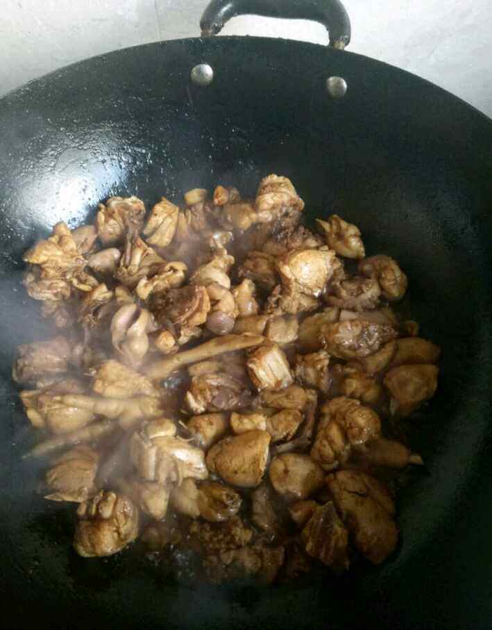 土豆炖鸡肉