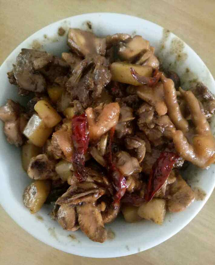 土豆炖鸡肉