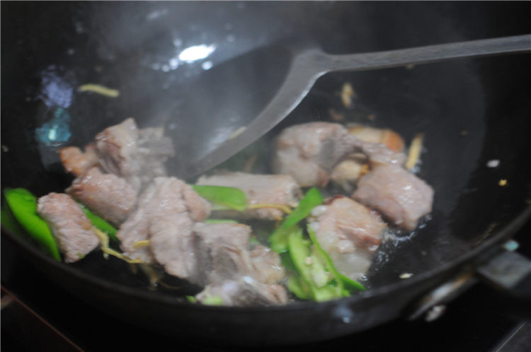 紫苏炒排骨