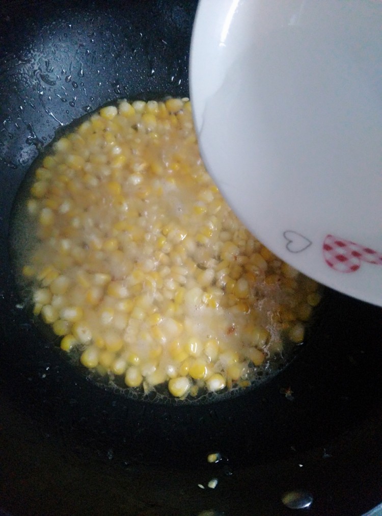脆皮肠炒玉米粒