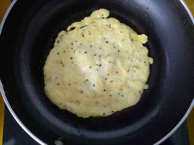 鸡蛋黑芝麻卷饼