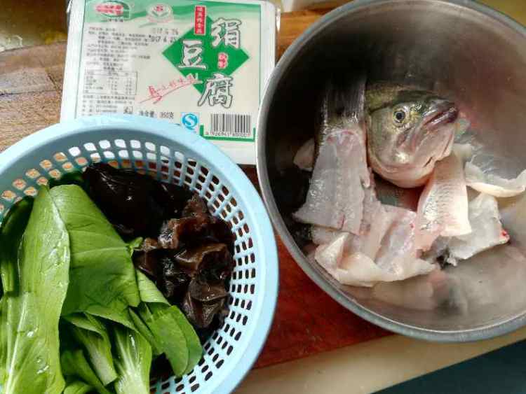 鱼头骨豆腐汤