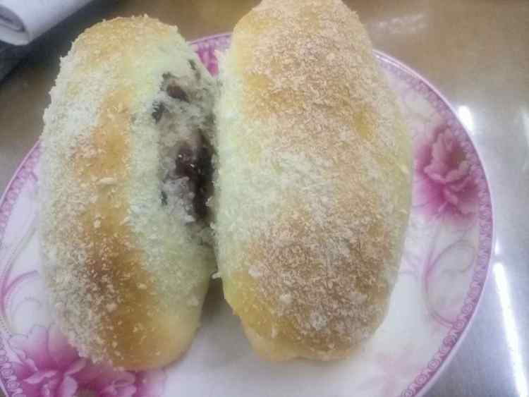 椰蓉红豆面包