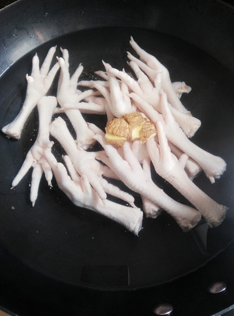 吮指鸡爪