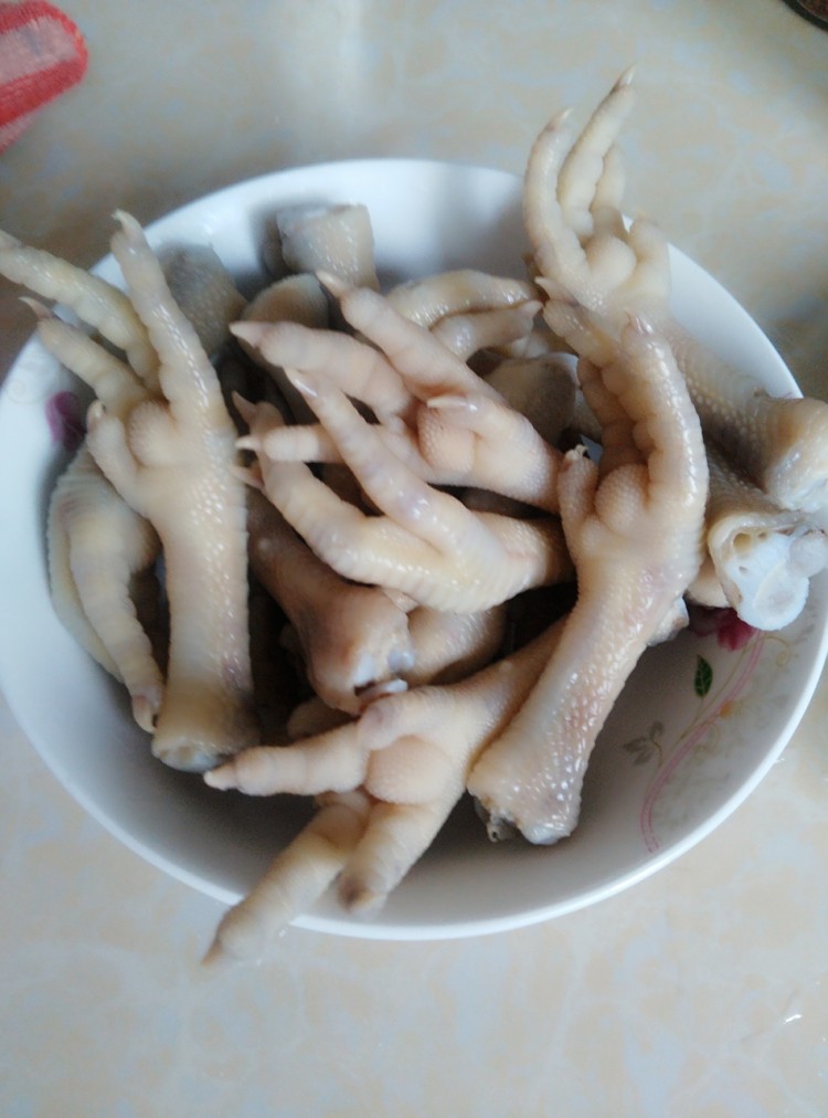 吮指鸡爪