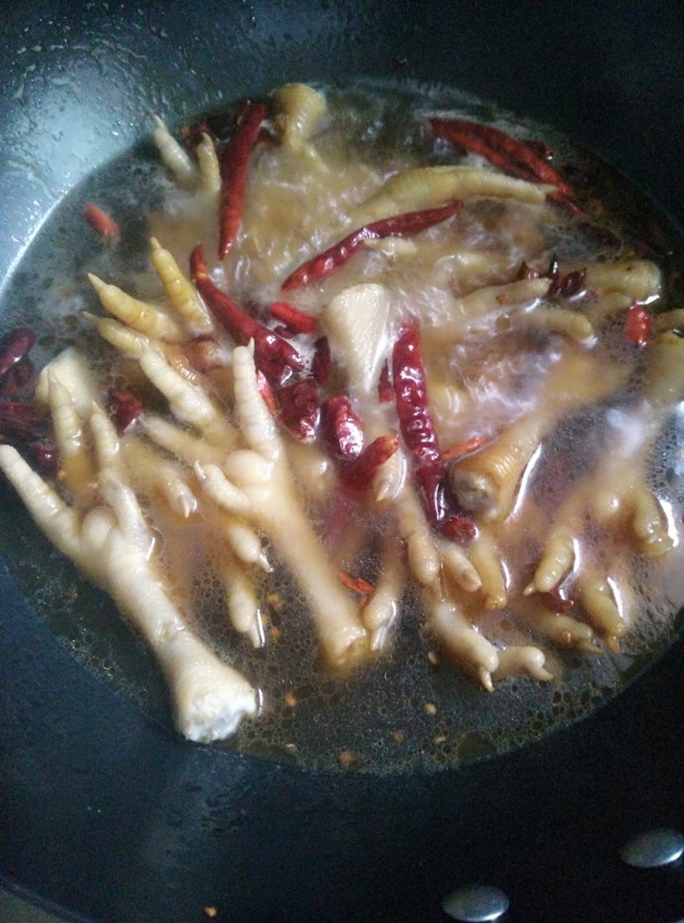 吮指鸡爪