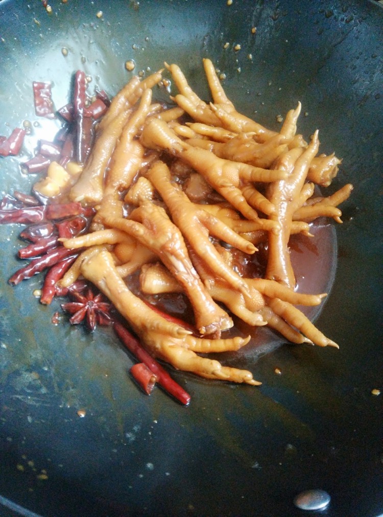 吮指鸡爪