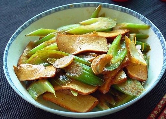 西芹炒香干