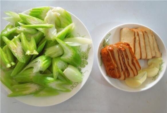 西芹炒香干