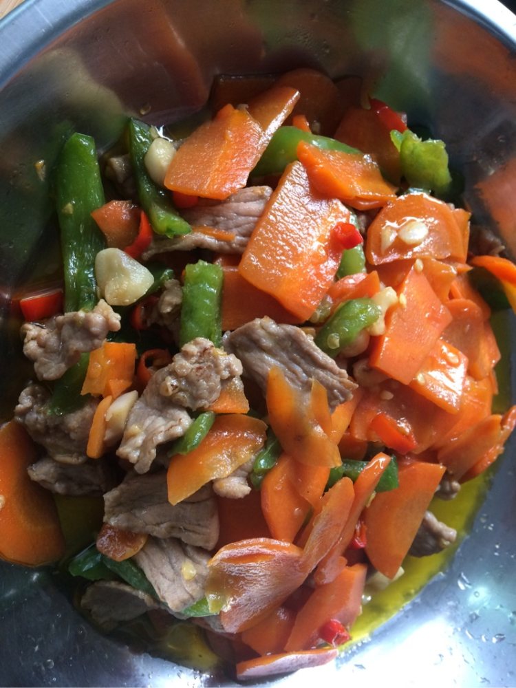 红萝卜炒肉