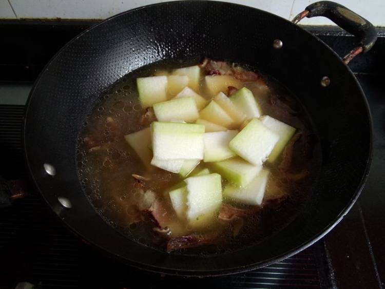 菌菇干腊肉冬瓜汤