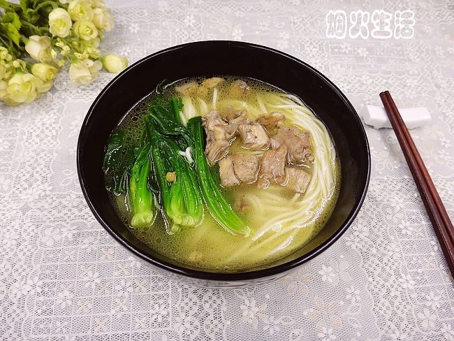 菠菜鸡汤面