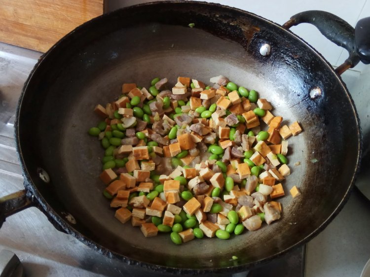 咸肉毛豆焖饭