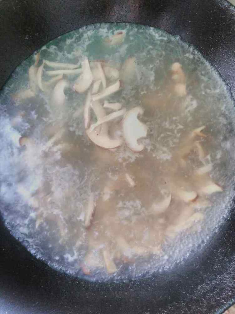 香菇肉丝面