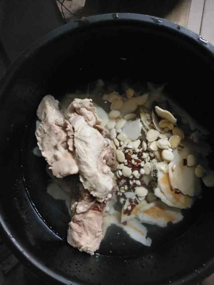 猪骨煲土茯苓