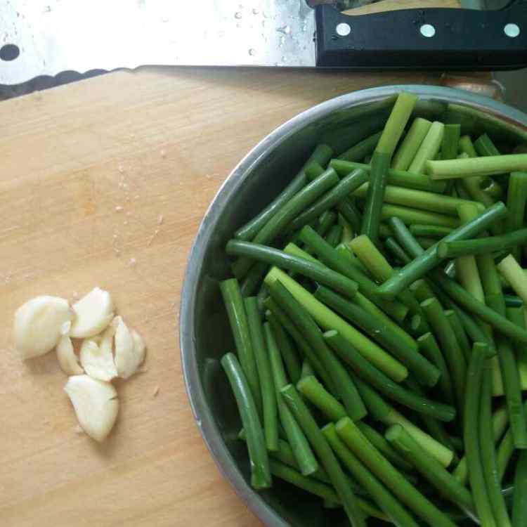 蒜香五花肉炒蒜苔