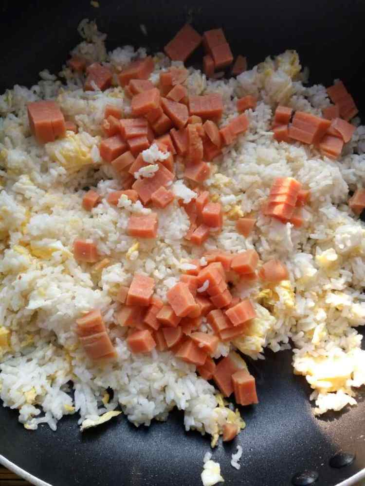 香肠鸡蛋炒饭