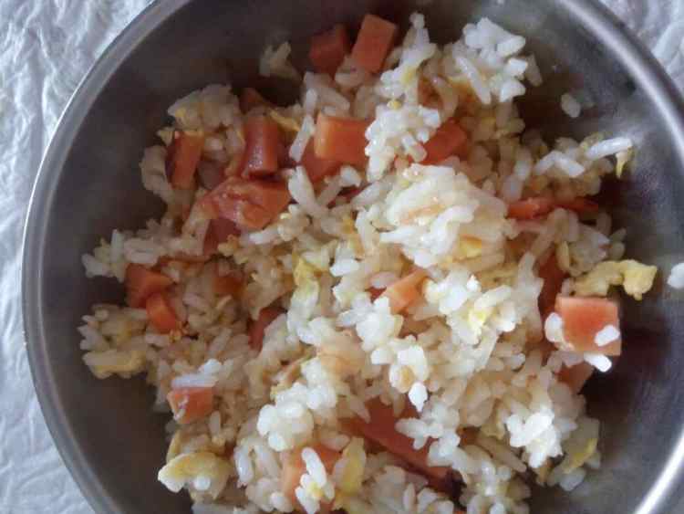 香肠鸡蛋炒饭
