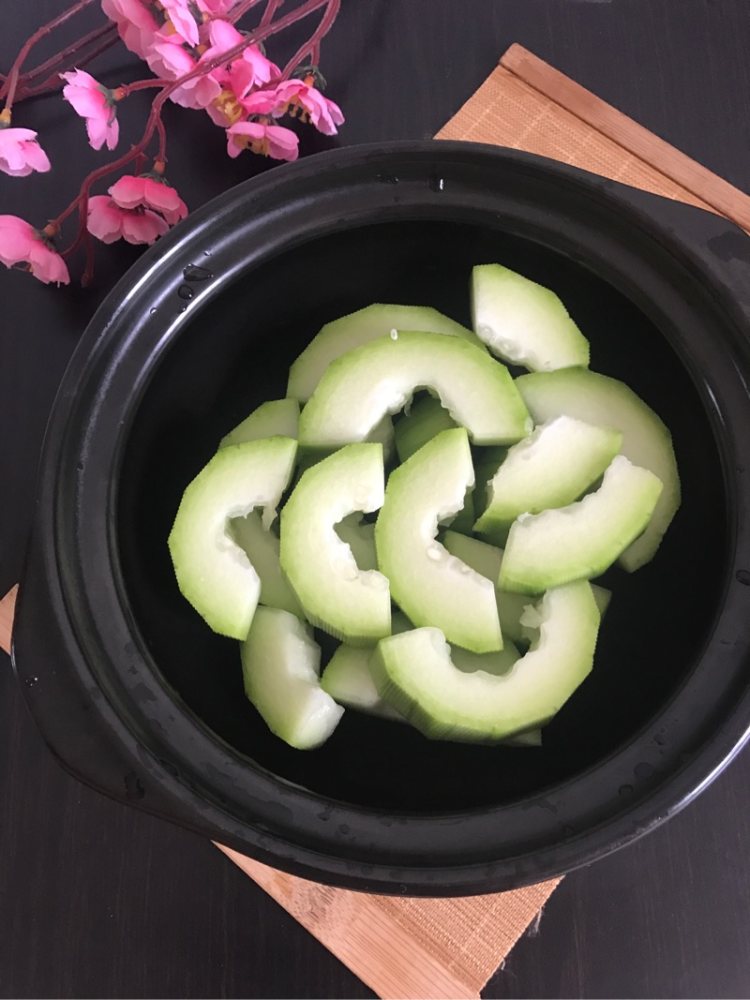 咸骨节瓜煲