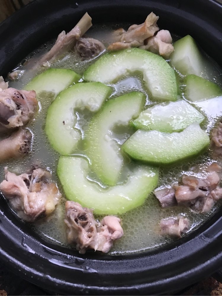 咸骨节瓜煲