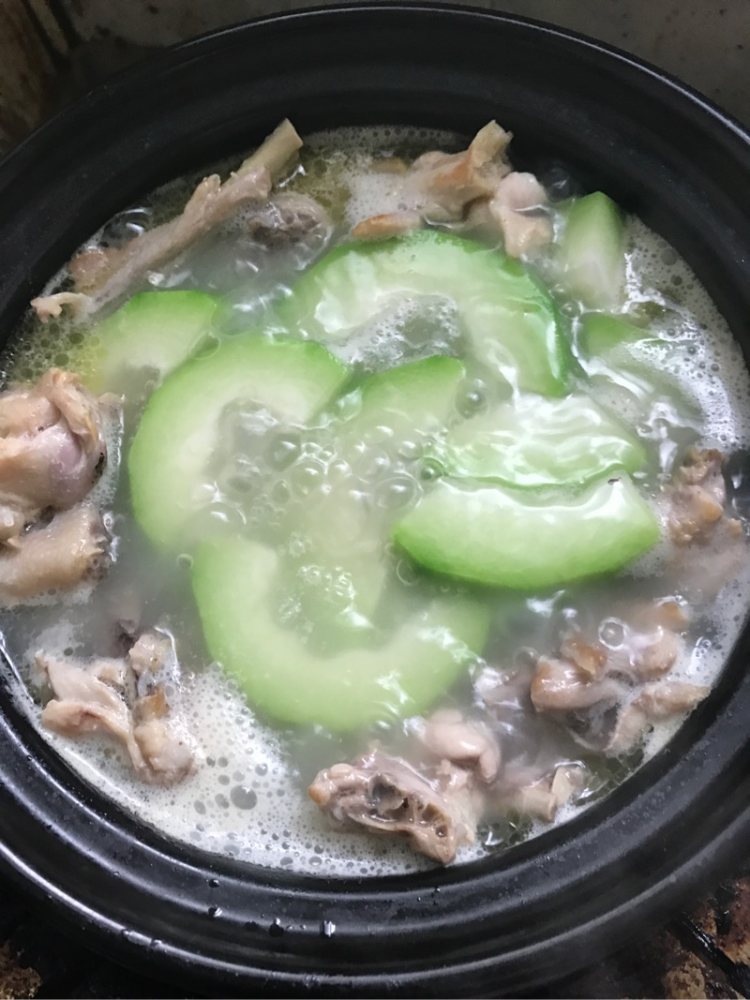 咸骨节瓜煲