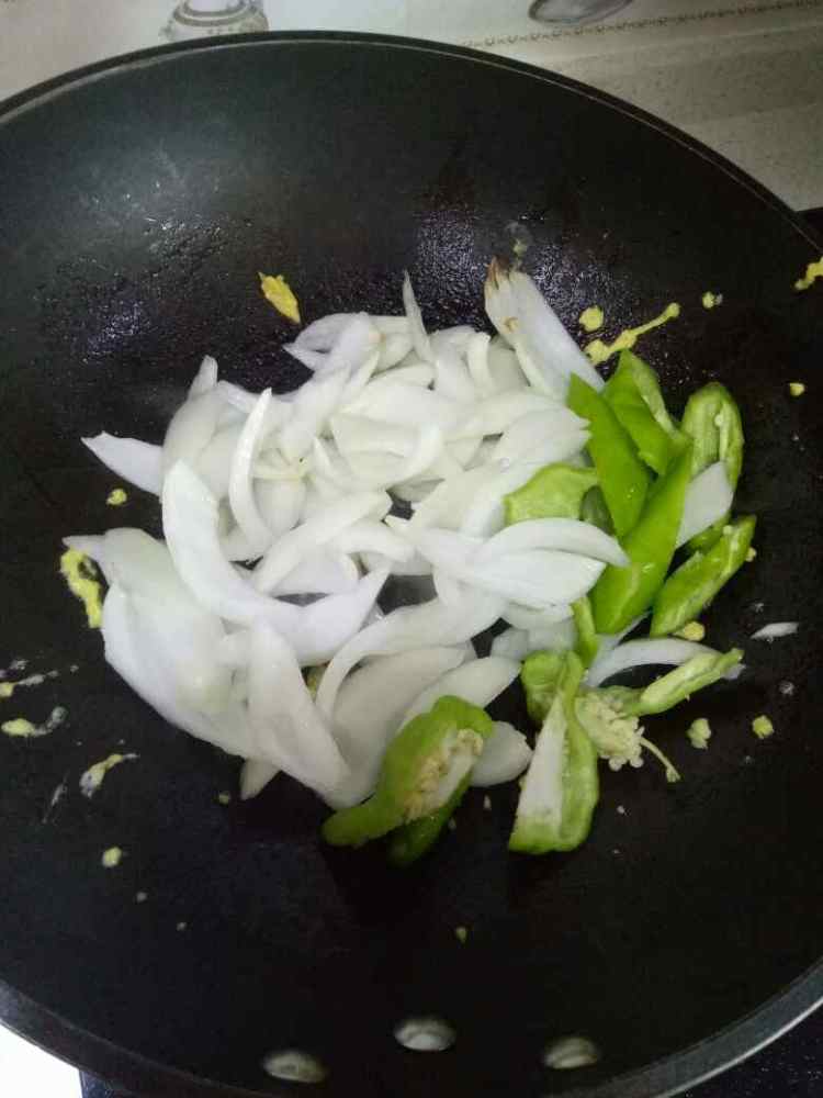 洋葱炒鸡蛋
