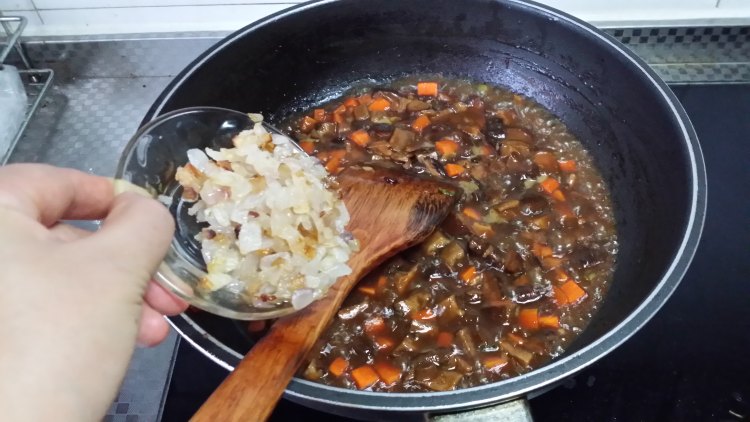 香菇酱肉饭