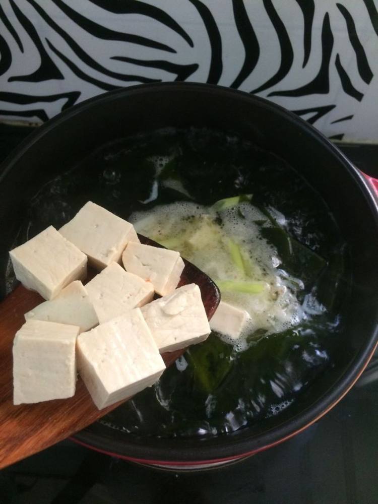 家常海带豆腐汤