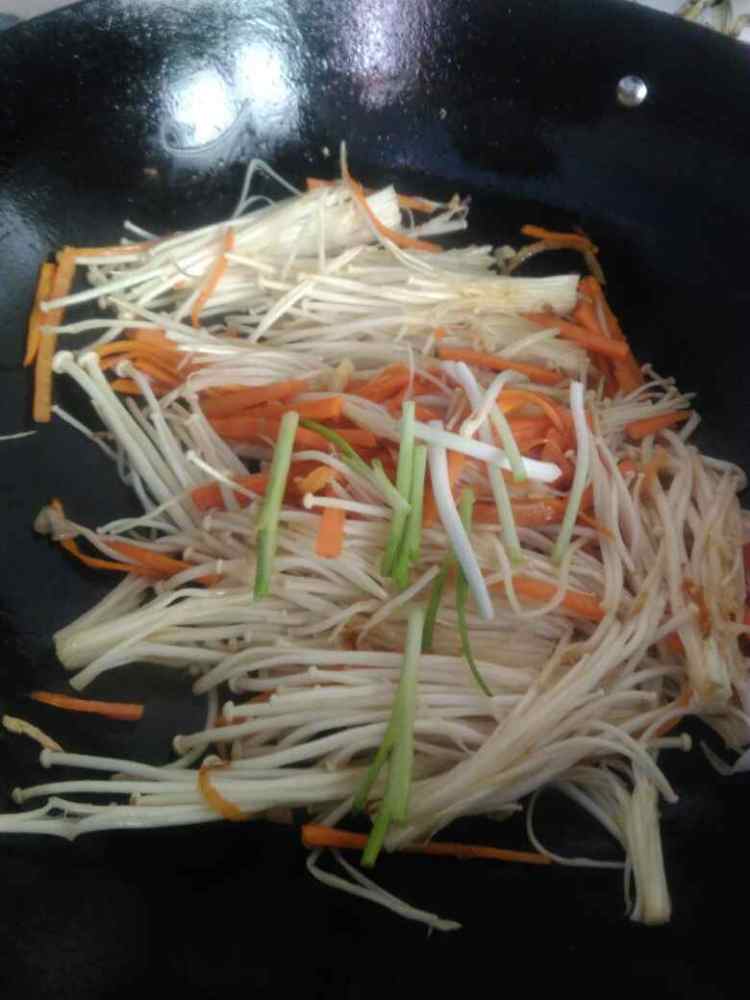 金针菇红萝卜炒肉丝