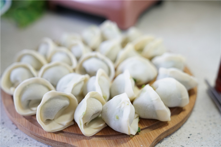 酱汁韭菜馄饨