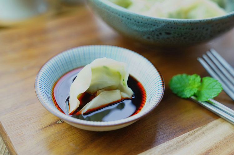 酱汁韭菜馄饨